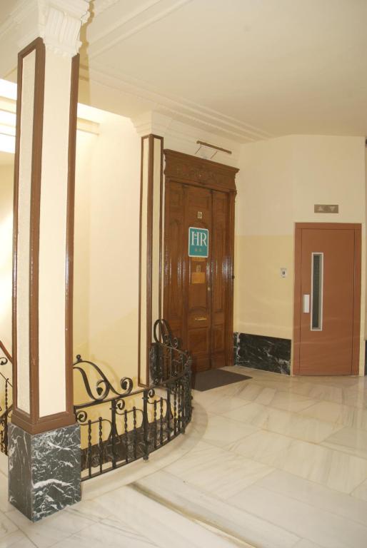 Hostal La Selecta Madrid Exterior foto
